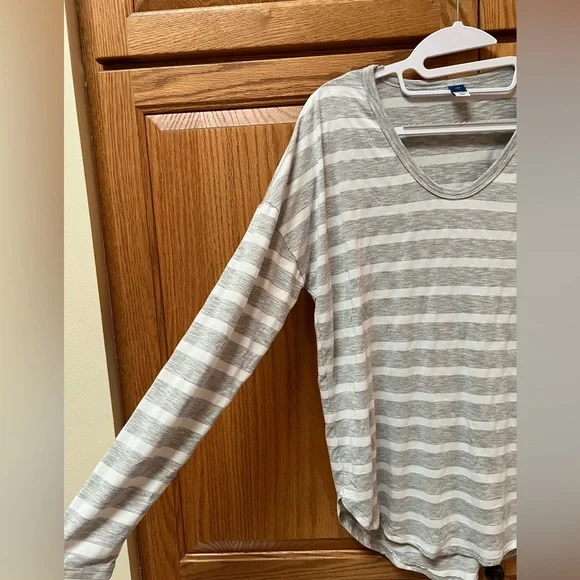 Old Navy Light Gray and white Striped Long Sleeve Top, EUC, Size S - Picture 3 of 5